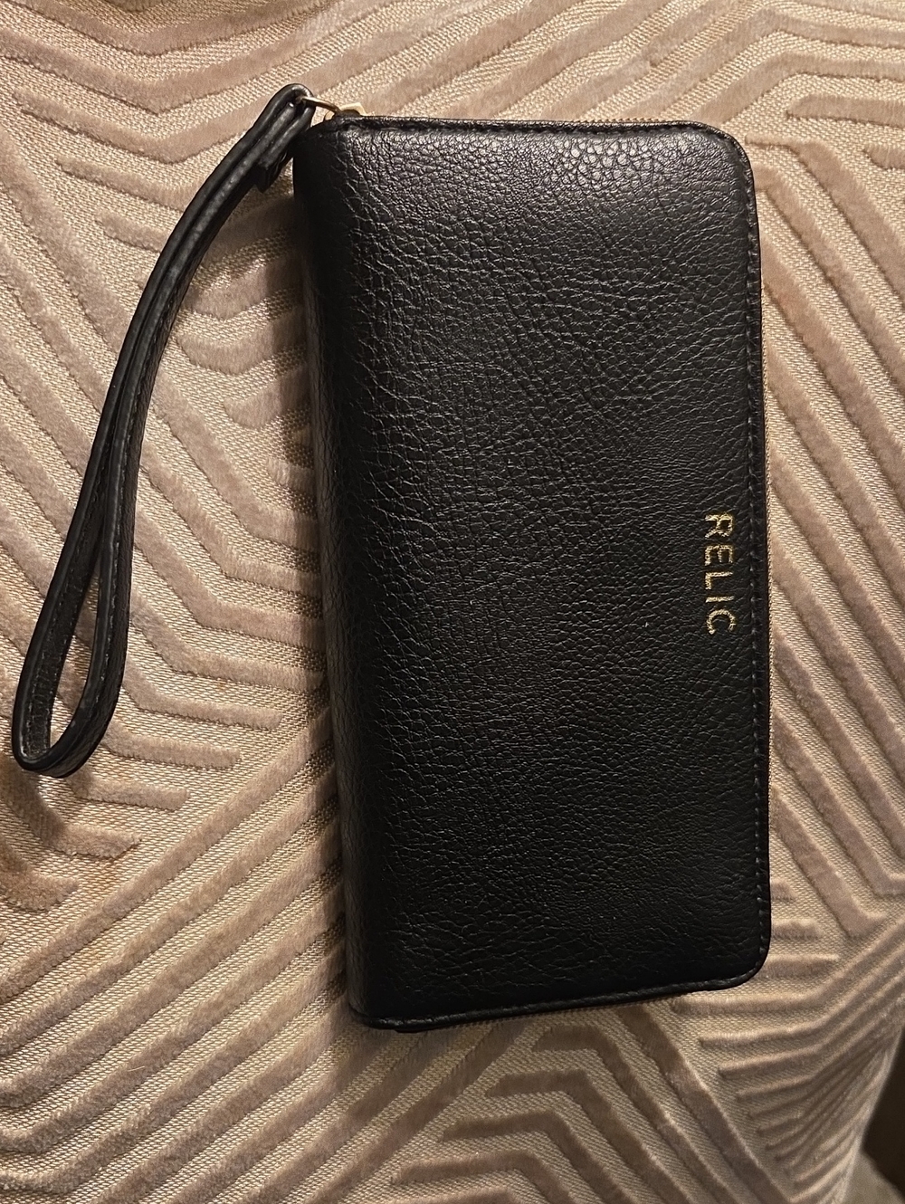 Relic Black Zip Wristlet Phone Case Wallet